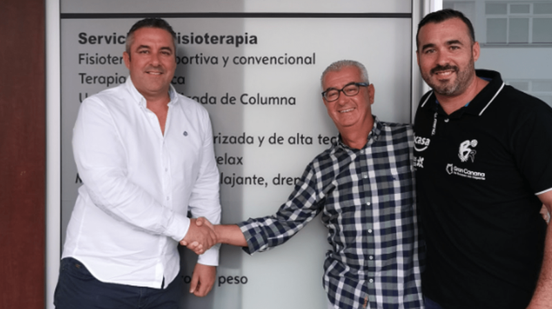 Yubal Moreno, Jordi Garcés y Noel Moreno, durante la firma del acuerdo (Foto TA)